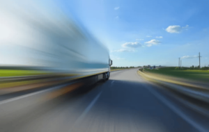 FMCSA – La seguridad está en su nombre.  Manténgase en su carril.