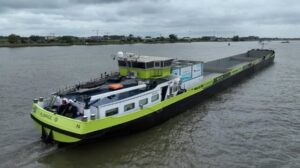Se completó la modernización del primer buque portacontenedores para navegación interior propulsado por hidrógeno