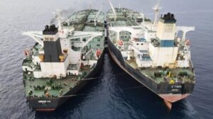 Irán niega poseer un cargamento de petróleo mientras exige que Estados Unidos libere otro petrolero