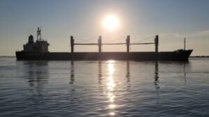 Ucrania marca un hito en el transporte marítimo mientras la OMI promete más asistencia