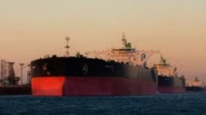 Estados Unidos sanciona a 18 petroleros por violar el límite máximo del precio del petróleo ruso