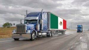 Borderlands: Camioneros de México planean paro nacional contra el robo de carga
