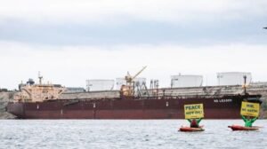 Informe: Un petrolero da un giro de 180 grados después de que Estados Unidos lanzara sanciones