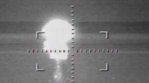 Buque de carga informa incendio y un herido tras ataque con misil