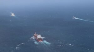 Los hutíes atacan a un petrolero mientras también involucran a Hamás en el conflicto del Mar Rojo