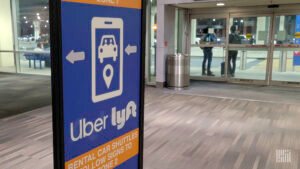 El salario mínimo para los conductores de Uber y Lyft en Minneapolis se retrasa hasta julio