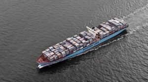 Maersk aumenta la previsión de beneficios en 3.000 millones de dólares y deja en blanco los viajes Asia-Med