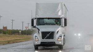 Los puertos de Florida cierran a medida que se acerca el huracán Helene