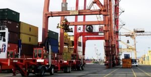 Los contenedores se detuvieron debido al cierre patronal de los trabajadores portuarios de Montreal