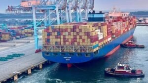 Hermana al contenedor Dali se rompe en Pacífico