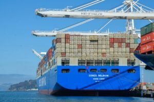 Apunta a los barcos de China, operadores con millones de dólares en nuevos cargos portuarios