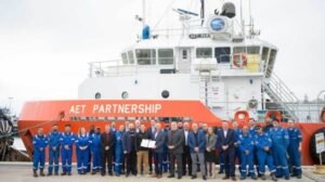 Buque de apoyo en alta mar para convertirse en el recipiente híbrido de mayor alcance del mundo