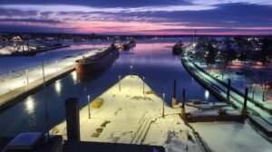 Soo Locks se abre temprano para Head Start en la temporada de 2025 Upper Great Lakes