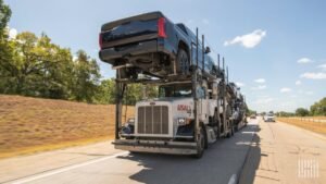 Trump impone aranceles de importación del 25% en los automóviles y las piezas hechas fuera de nosotros