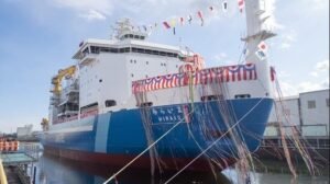 Japón lanza su primer recipiente dedicado de investigación del Ártico de la clase hielo