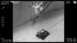Las fuerzas de Nueva Zelanda coordinan con un petrolero para un desafío de rescate nocturno