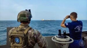 Houthis renovan las amenazas al envío israelí, pone los cautivos de Eternity C en video