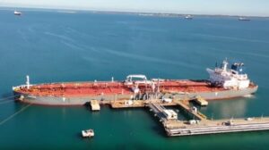 El petrolero de productos causa protesta en Australia, ya que probablemente tenga petróleo ruso