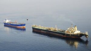 El petróleo crudo de Irán se está apilando en el mar
