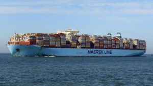 Maersk informa que la tripulación detuvo la propagación del incendio del contenedor en la embarcación frente a África