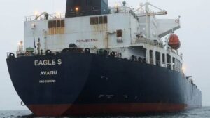 Los fiscales finlandeses exigen tiempo de cárcel para el capitán, oficiales de Shadow Tanker