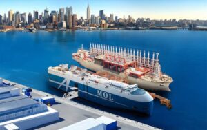 Portadores de automóviles convertidos en centros de datos flotantes