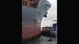 VIDEO: El contenedor de MSC golpea el barco de pesca india