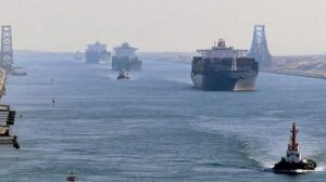 Un petrolero ruso sancionado se avería en el Canal de Suez