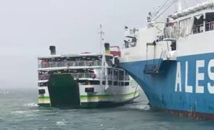 Ferry filipino choca contra embarcación en accidente de atraque