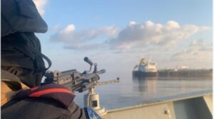 Las Fuerzas Especiales españolas liberan un petrolero griego tras un ataque pirata