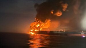 Turquía investiga incendios en dos petroleros sancionados en el Mar Negro