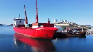 Tres agencias alquilan barcos con estaciones antárticas para misiones de reabastecimiento