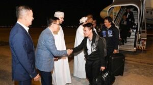 La gente de mar de Eternity C regresa a casa después de meses en cautiverio hutí