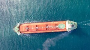 El cierre de Ormuz también podría afectar a los sectores agrícola, petroquímico y minero